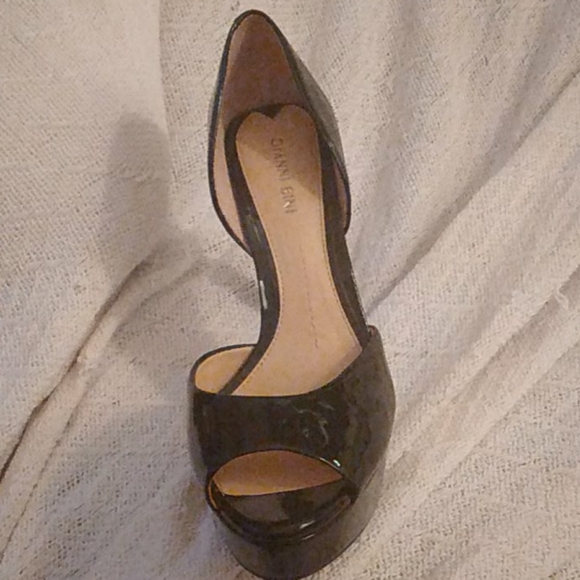 Shoes - Picture 3 of 9